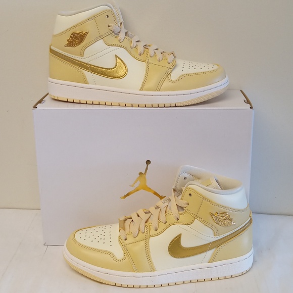 Jordan Shoes - WMNS AIR JORDAN 1 MID SE (7.5W)